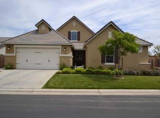 1809 N Notting Hill Ln, Clovis, CA
