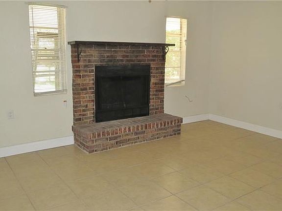 3rd image of 1025 Vine Ln