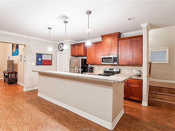 4th image of 200 Francis Dr