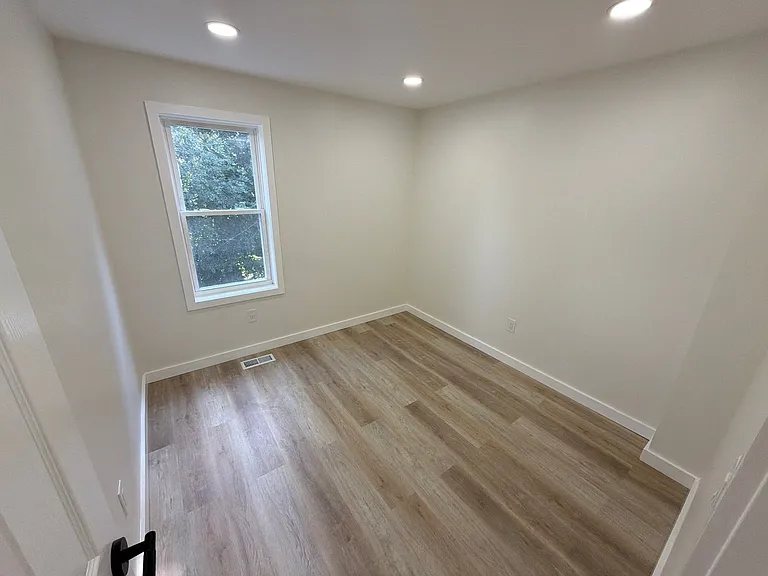 128 Hanford Pl — Photo 14