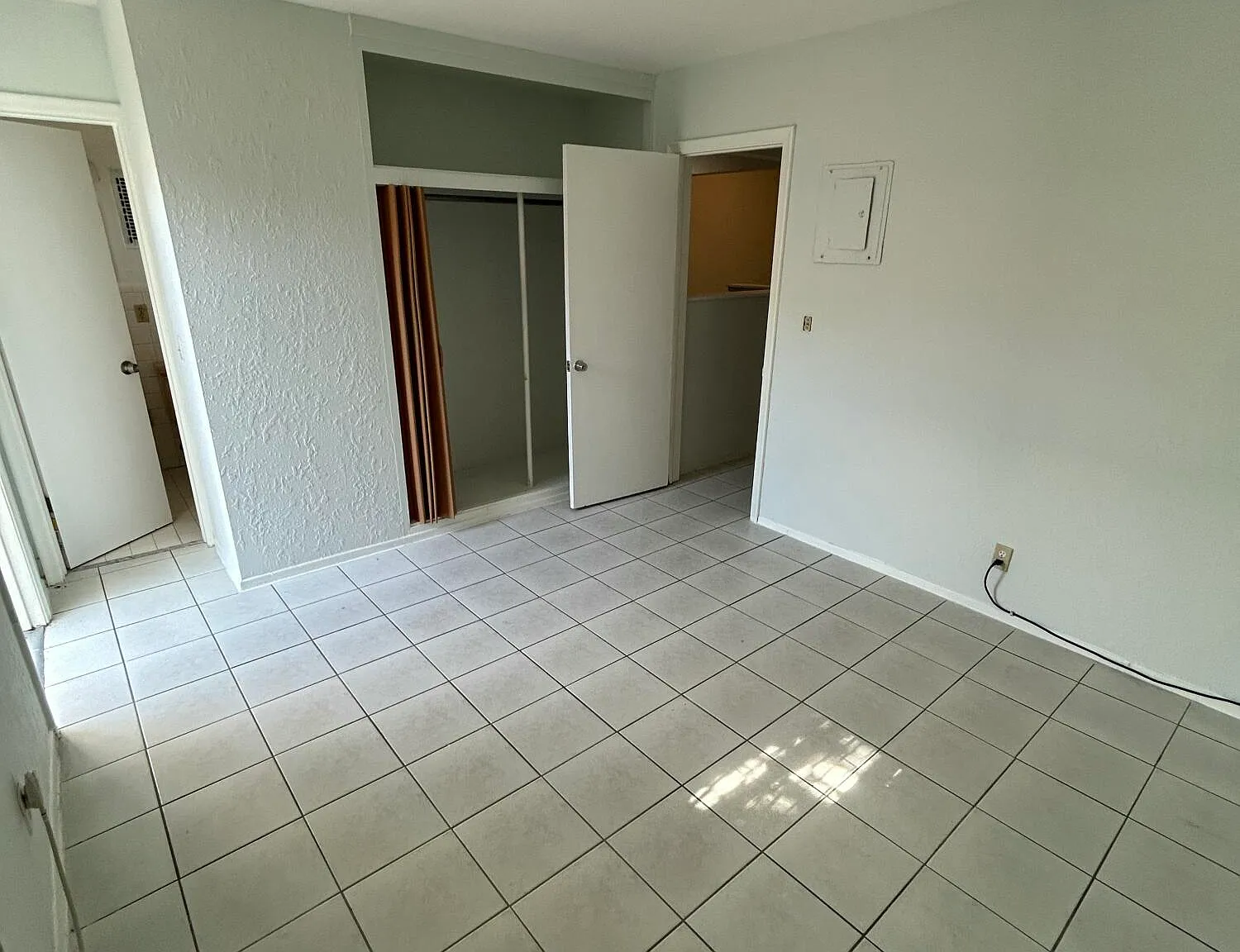 1 bed, 1.0 bath, 2560 sqft, $1,600 — Photo 3