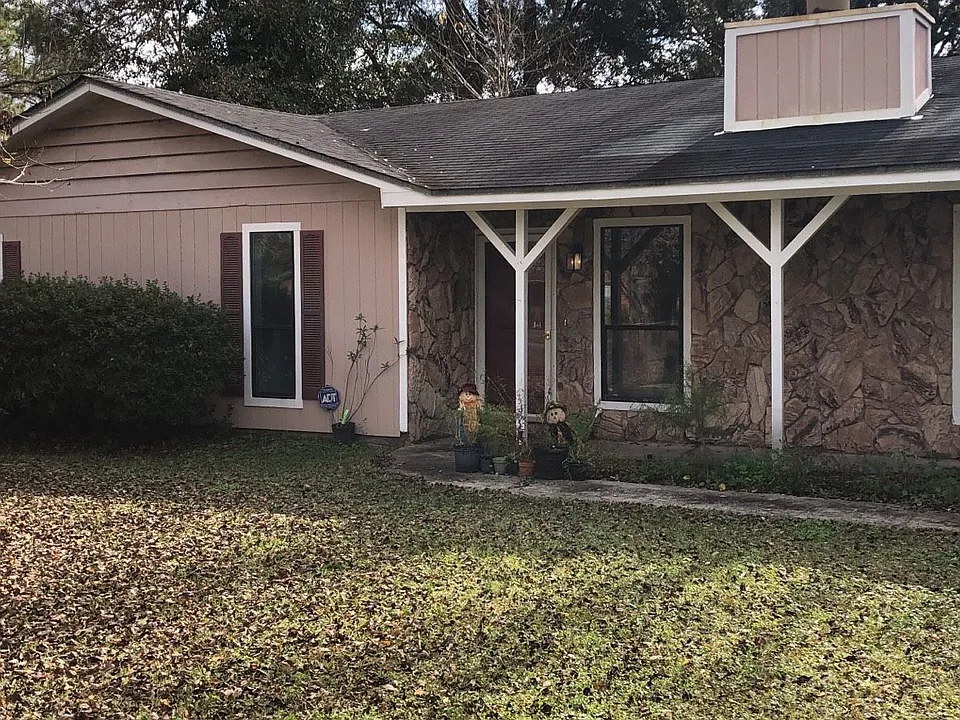 203 Courtney Pl