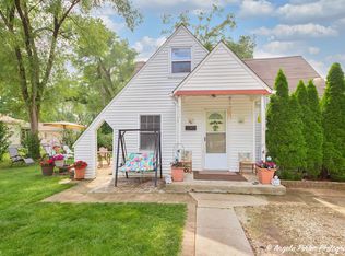 304 Kenwood Dr, Round Lake Park, IL