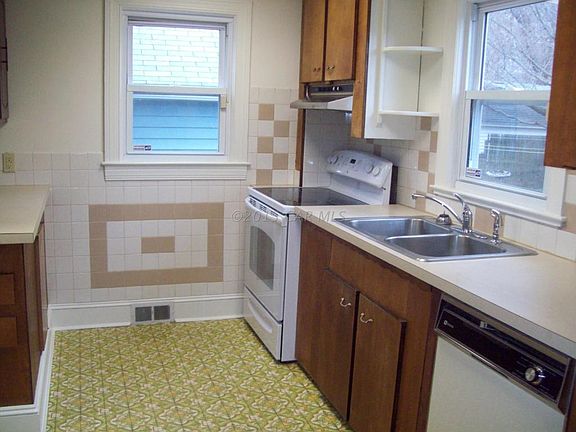3rd image of 219 South Blvd