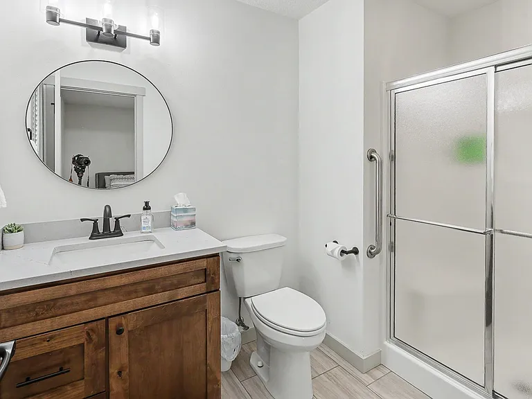 1009 E 6th St — Photo 13