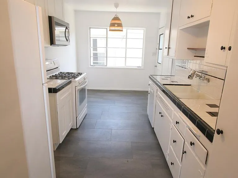 1227 S Sherbourne Dr #4 — Photo 2