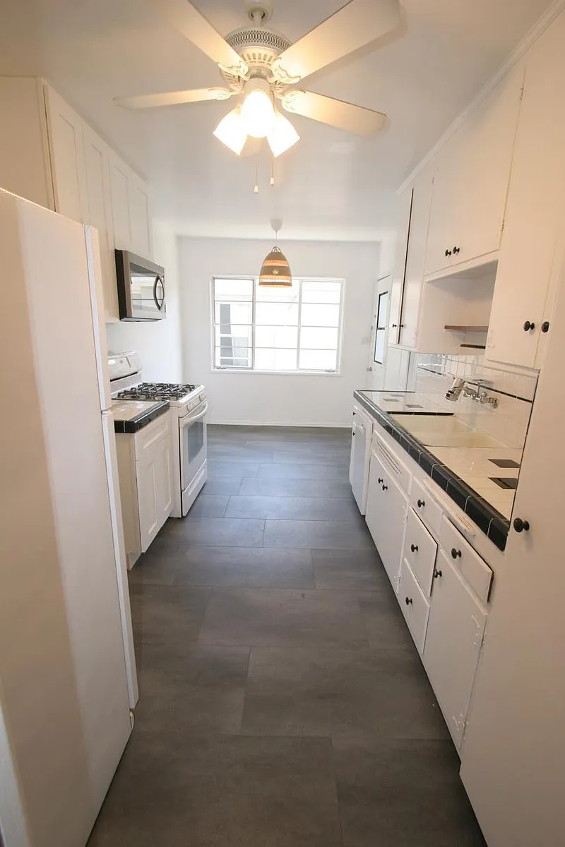 Building Photo - 1227 S Sherbourne Dr #4