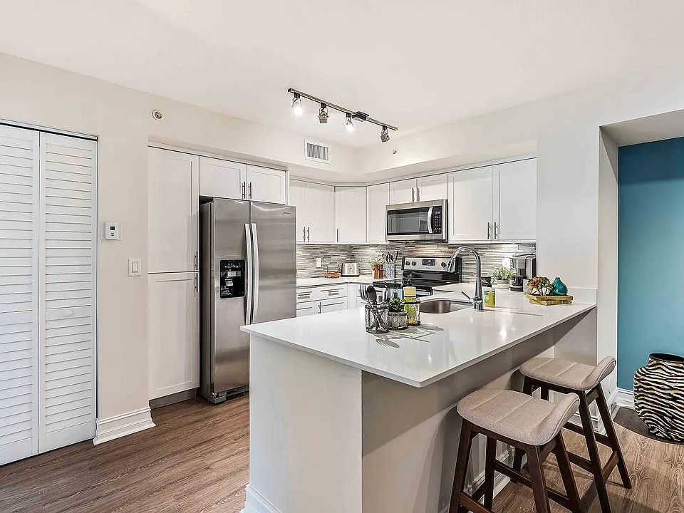 Crescent House Apartments
