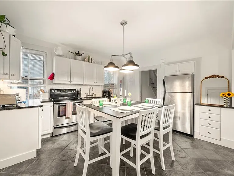 33 Marsh St — Photo 8