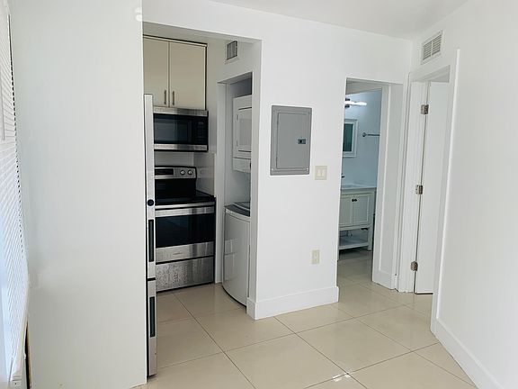 4th image of 12840 NE 6th Ave APT 7