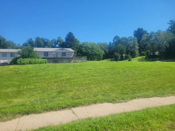 Pine St, Yankton, SD 57078