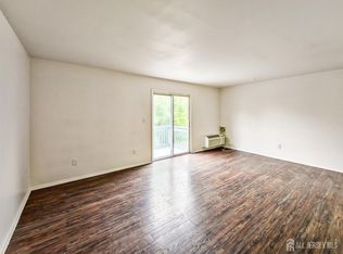 20 Delar Pkwy APT 202, Franklin Park, NJ 08823