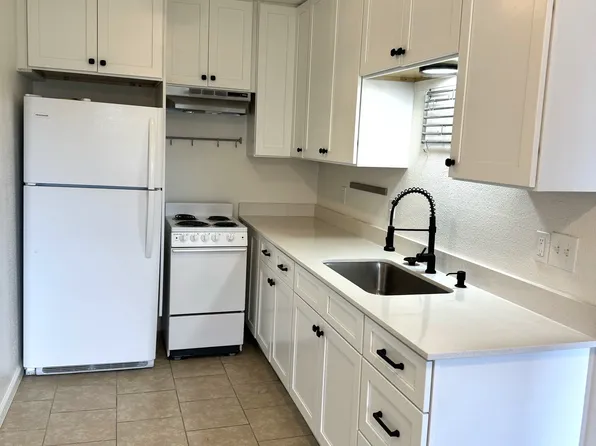 402 Cornell Dr SE, Albuquerque, NM