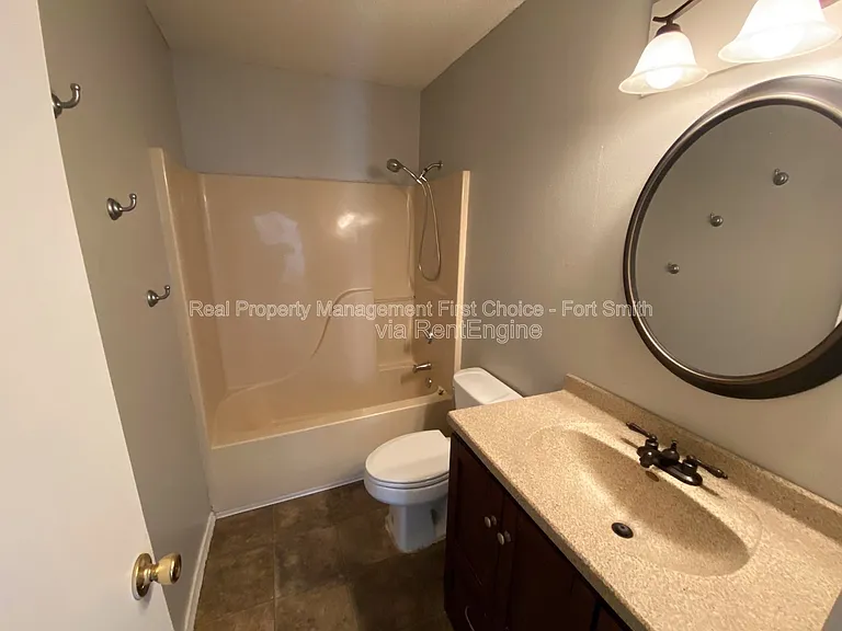 1911 Whippoorwill Dr — Photo 8