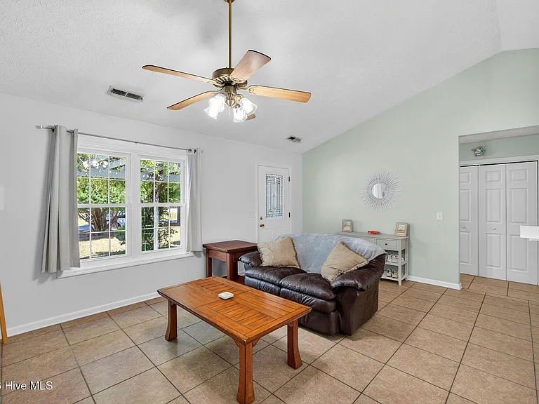 315 Tangle Oaks Ct SE — Photo 10