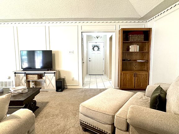 4th image of 113 NE Timber Ridge Dr