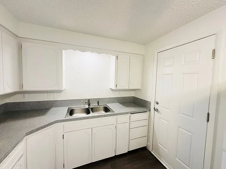 144 Smith Ave #14 — Photo 7