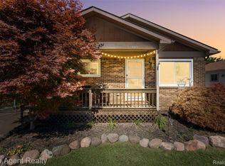 49431 Fuller Rd, Chesterfield, MI 48051