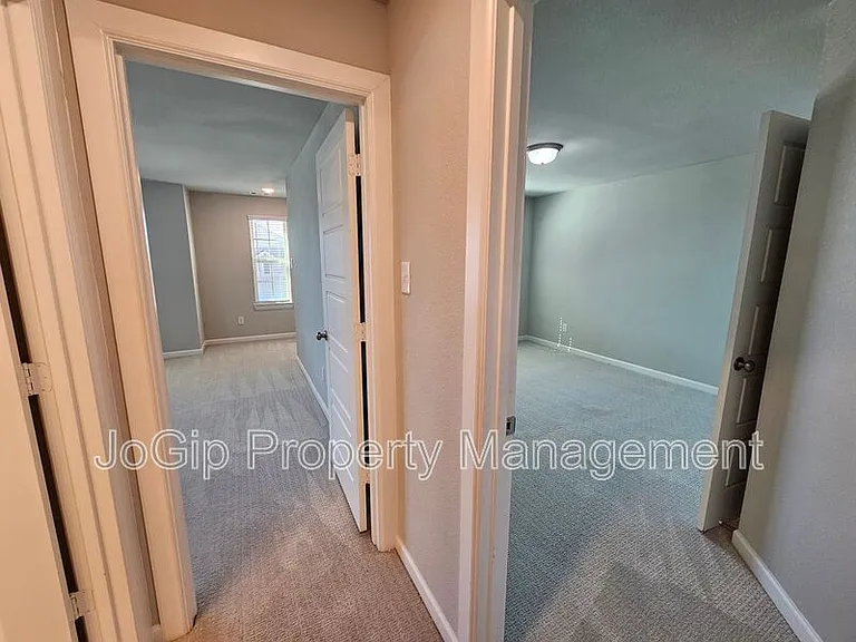 1740 Jamestown Dr — Photo 53