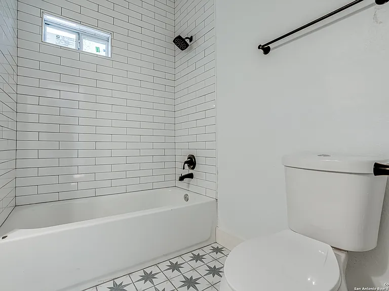 231 Chicago Blvd — Photo 8