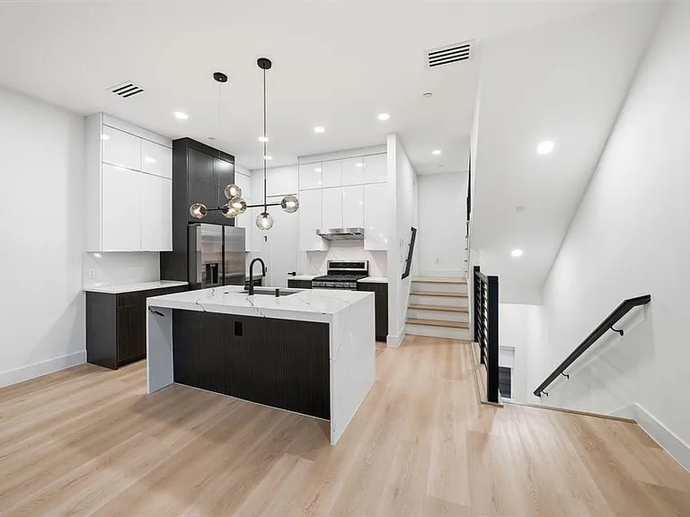 2015 California Dr #106 — Photo 7