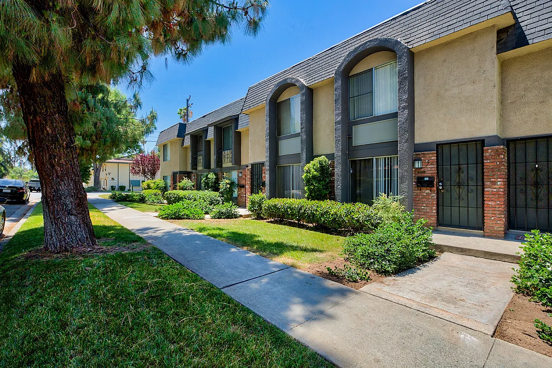 Building Photo - Pine Villas