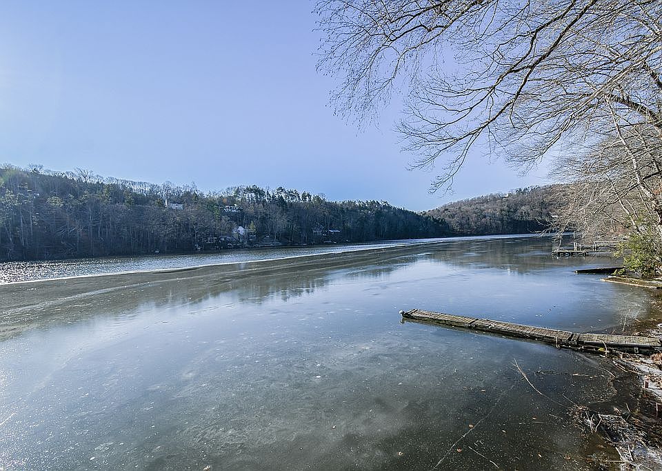 1st image of 261 Lakemere Dr