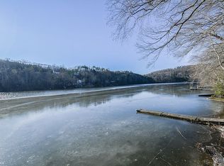 261 Lakemere Dr, Southbury, CT 06488