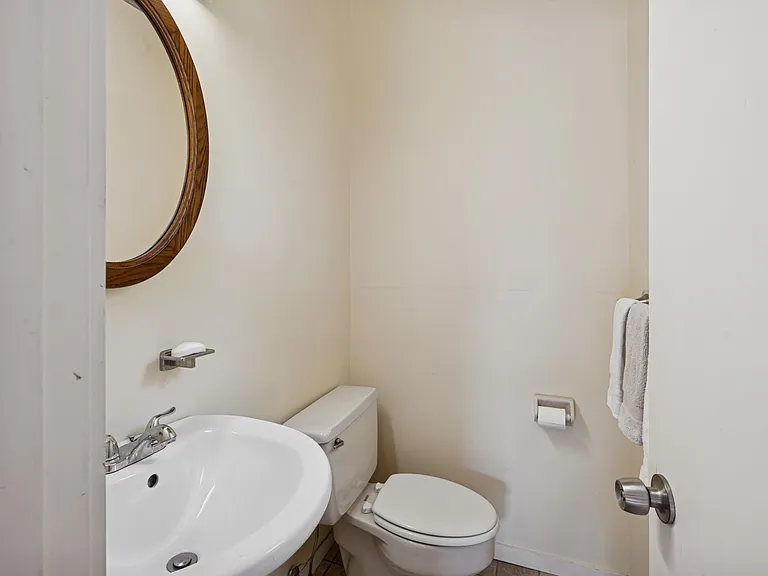 22 Bryan Rd — Photo 16