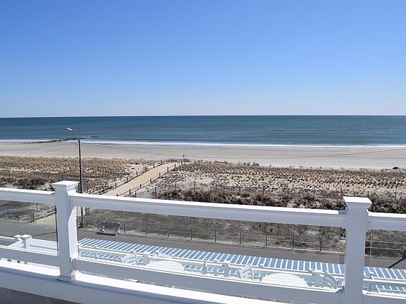 4th image of 4200 Boardwalk Unit 202
