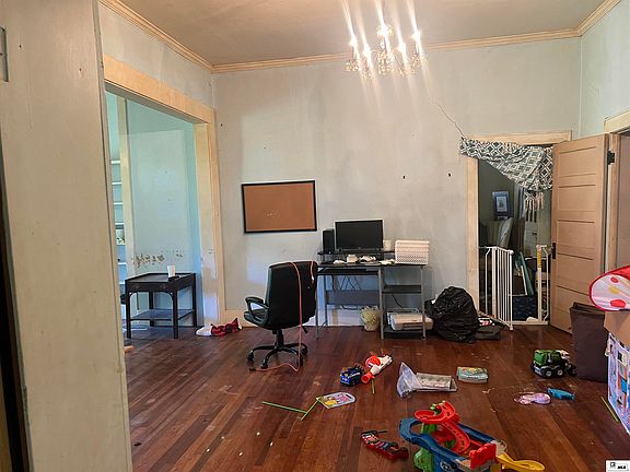 5th image of 604 Chisum St