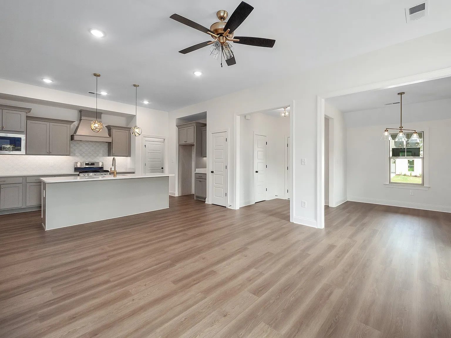 3 bed, 1672 sqft, $2,000 — Photo 3