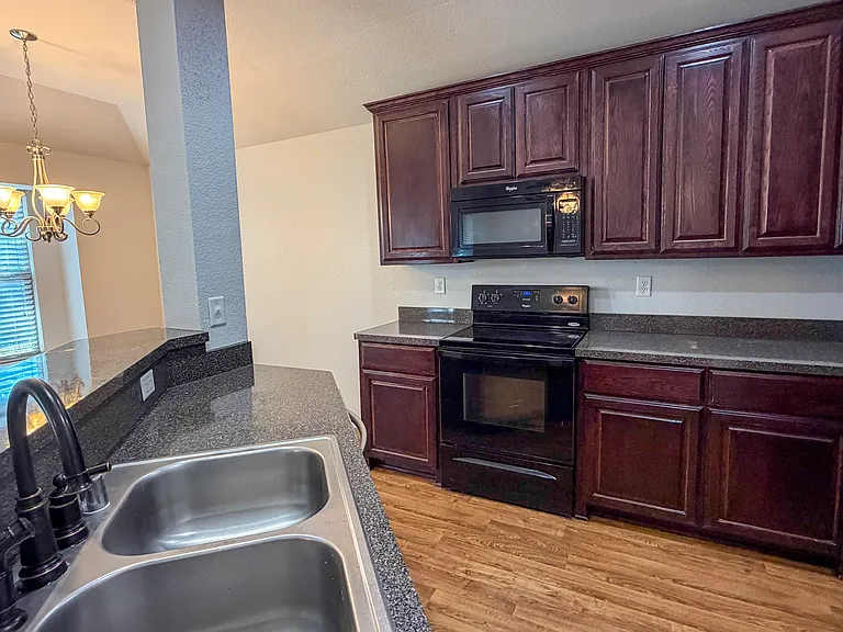 2151 Oakridge Dr — Photo 8