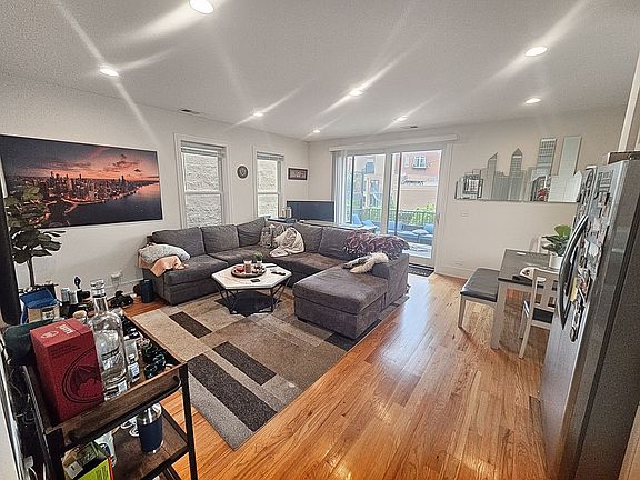 3rd image of 2235 N Clybourn Ave #3