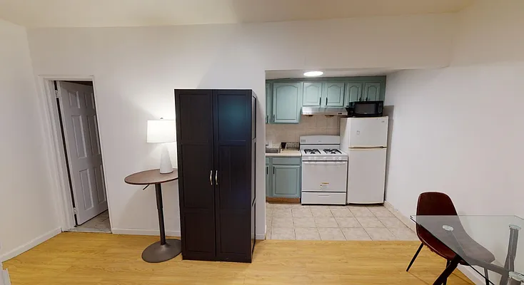 Rented by R New York | media 9