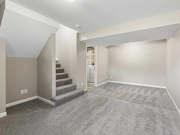 16013 Robin Dr — Photo 19