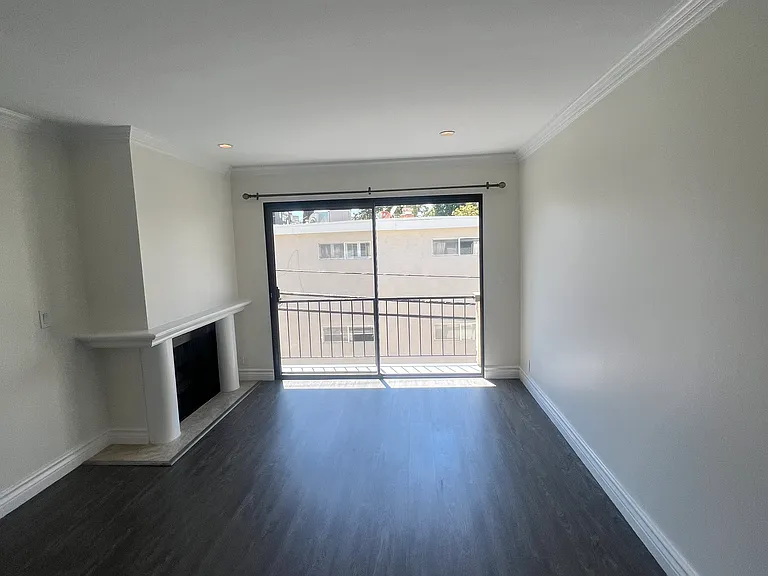 4307 Whitsett Ave #204 — Photo 16