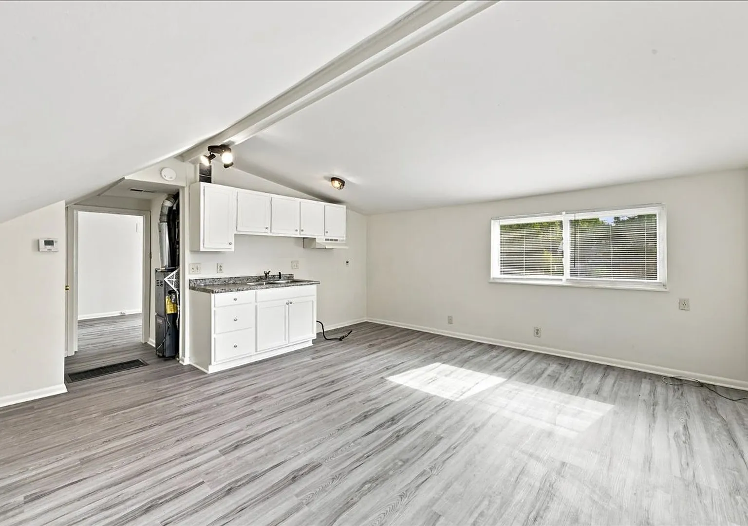 809 - 811 Riverside Drive — Photo 3
