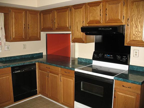 lots of cabinet space