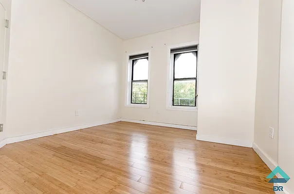 Rented by EXR | media 33