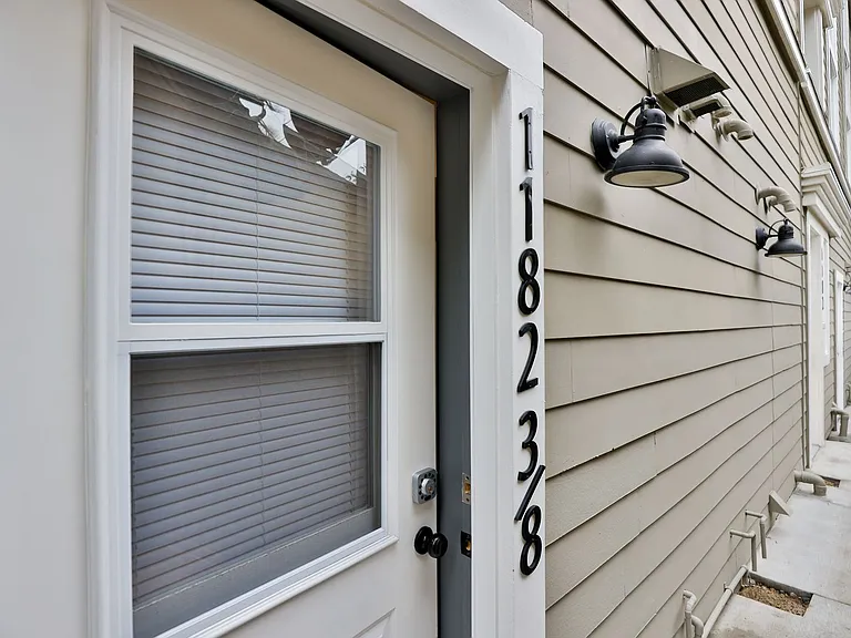1180 W 37th Pl — Photo 17