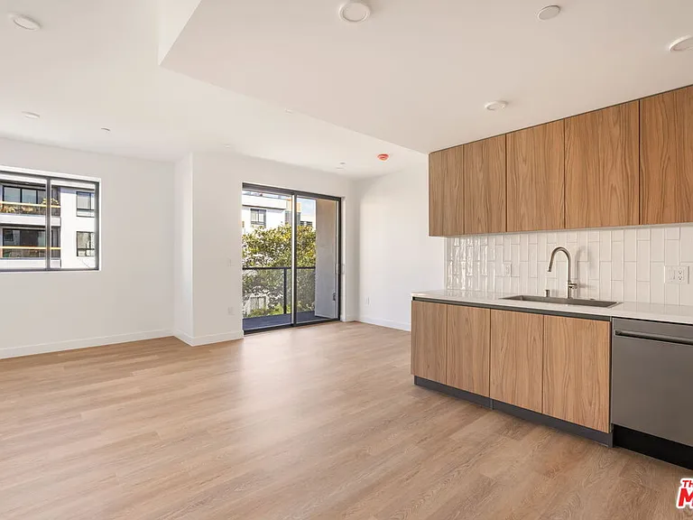 2361 Fox Hills Dr #201 — Photo 9