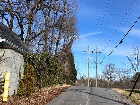 4th image of 1753 Harris Ave