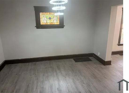 6 bed, 1944 sqft, $2,300 — Photo 4