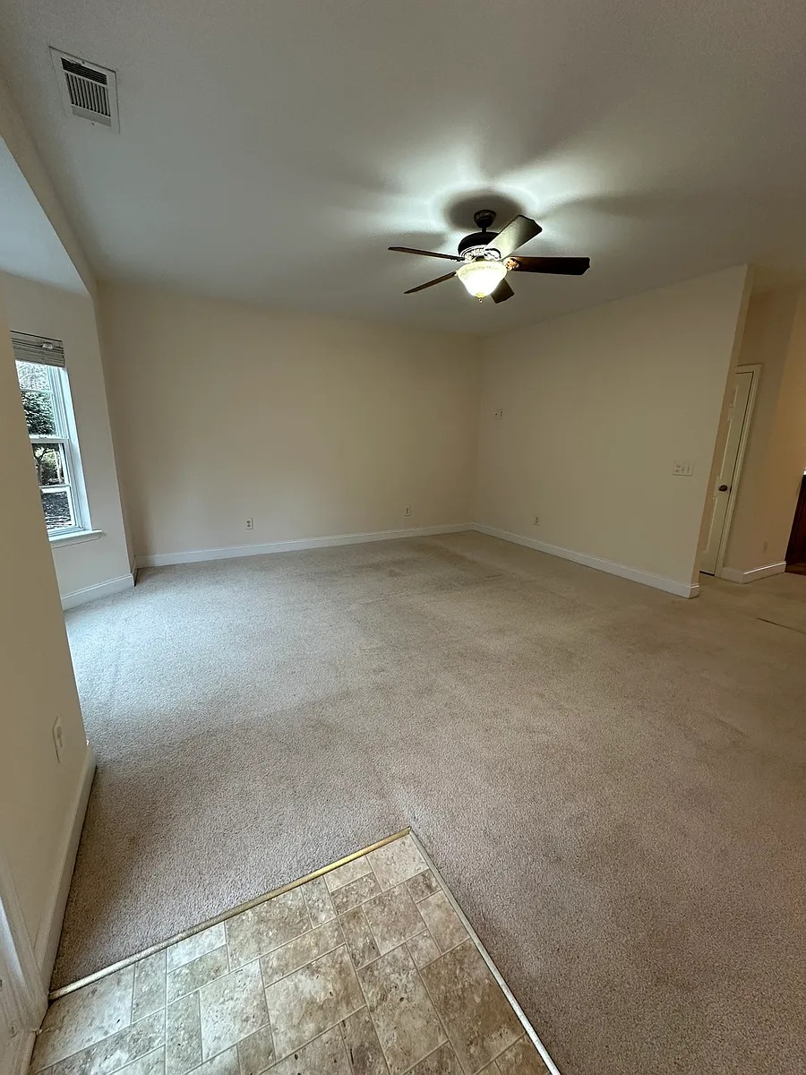Building Photo - 122 Crown Point Dr #4