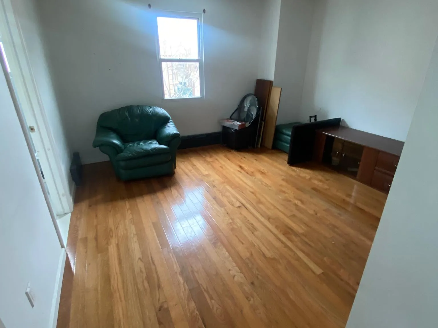 3 bed, 950 sqft, $2,800 — Photo 2