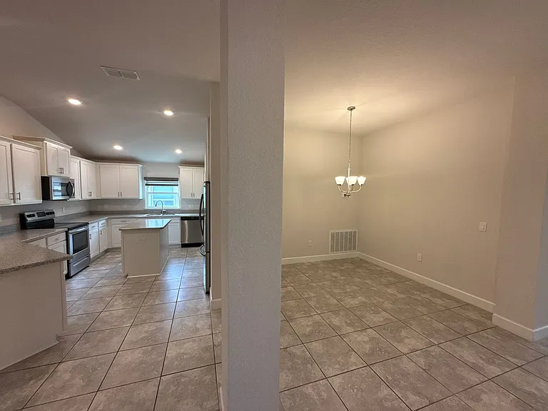 2107 Cartgate Ln — Photo 8