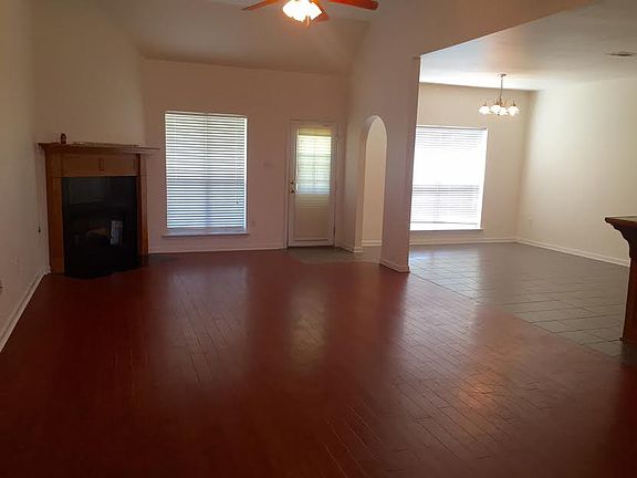 3rd image of 26402 Maplewood Dr