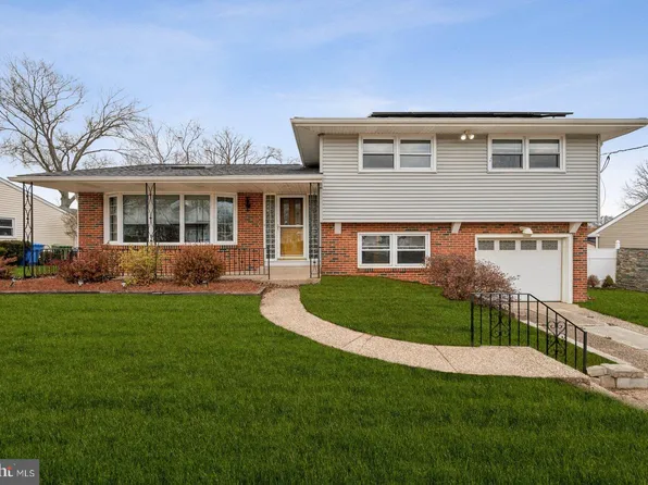 417 Saratoga Dr, Cherry Hill, NJ 08002