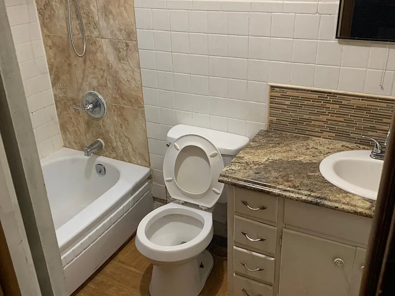1539 Lister Ave — Photo 10